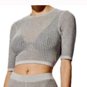 Solid and striped: THE TECH MESH CARA TOP